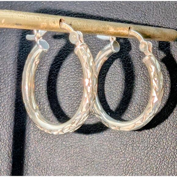 Vintage HAN 3/4" Sterling Silver Diamond Cut Hollow Hoop Pierced Earrings - Picture 1 of 5